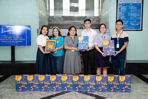 Công đoàn HUIT gửi trao yêu thương dịp Trung thu
